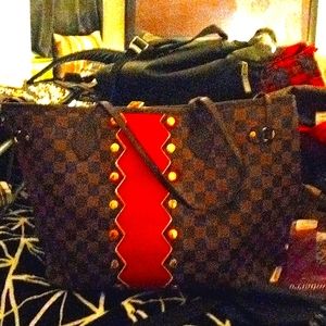 I'm SELLING IT. BECAUSE. I. NEED. SOME. CASH,.  FOR A EMERGENCY THAT. CAME. UP..